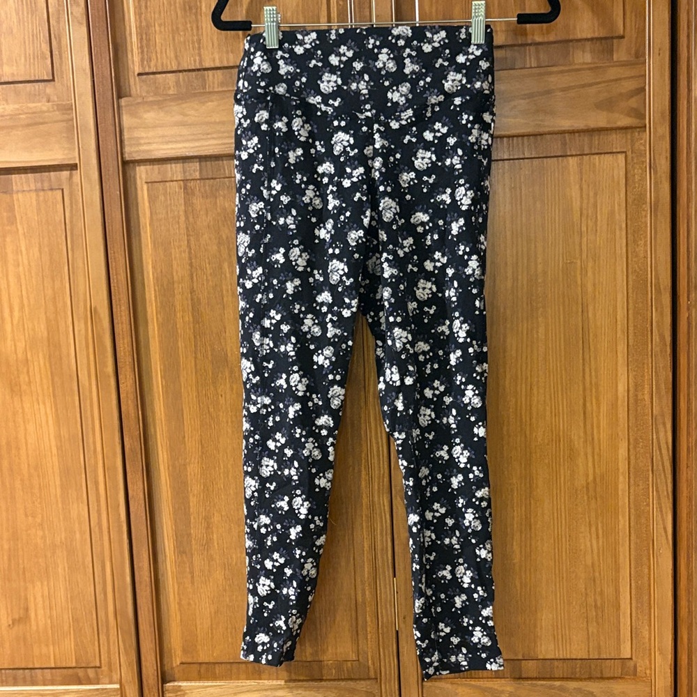 PINK Victoria's Secret Ultimate Black Floral Print Leggings size medium